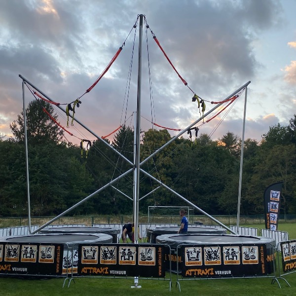 huur deze bungee trampoline bij attraxi