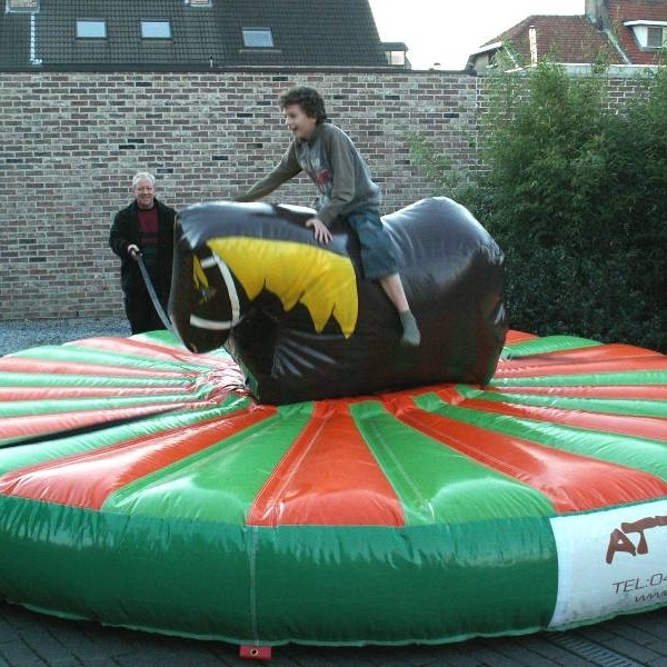 huur deze paardrodeo bij attraxi