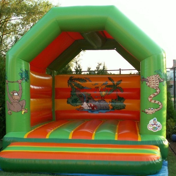 Deze unieke Jungle springkasteel huren kan bij Attraxi verhuur.
