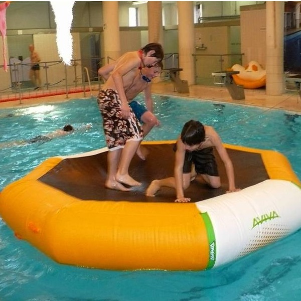 huur deze watertrampoline bij attraxi